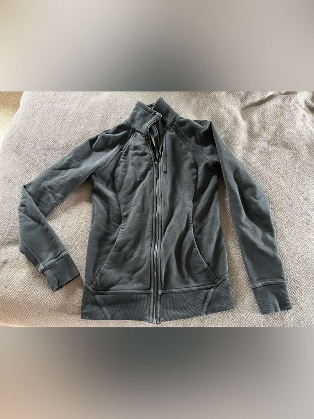 Lululemon women’s full zip sweatshirt